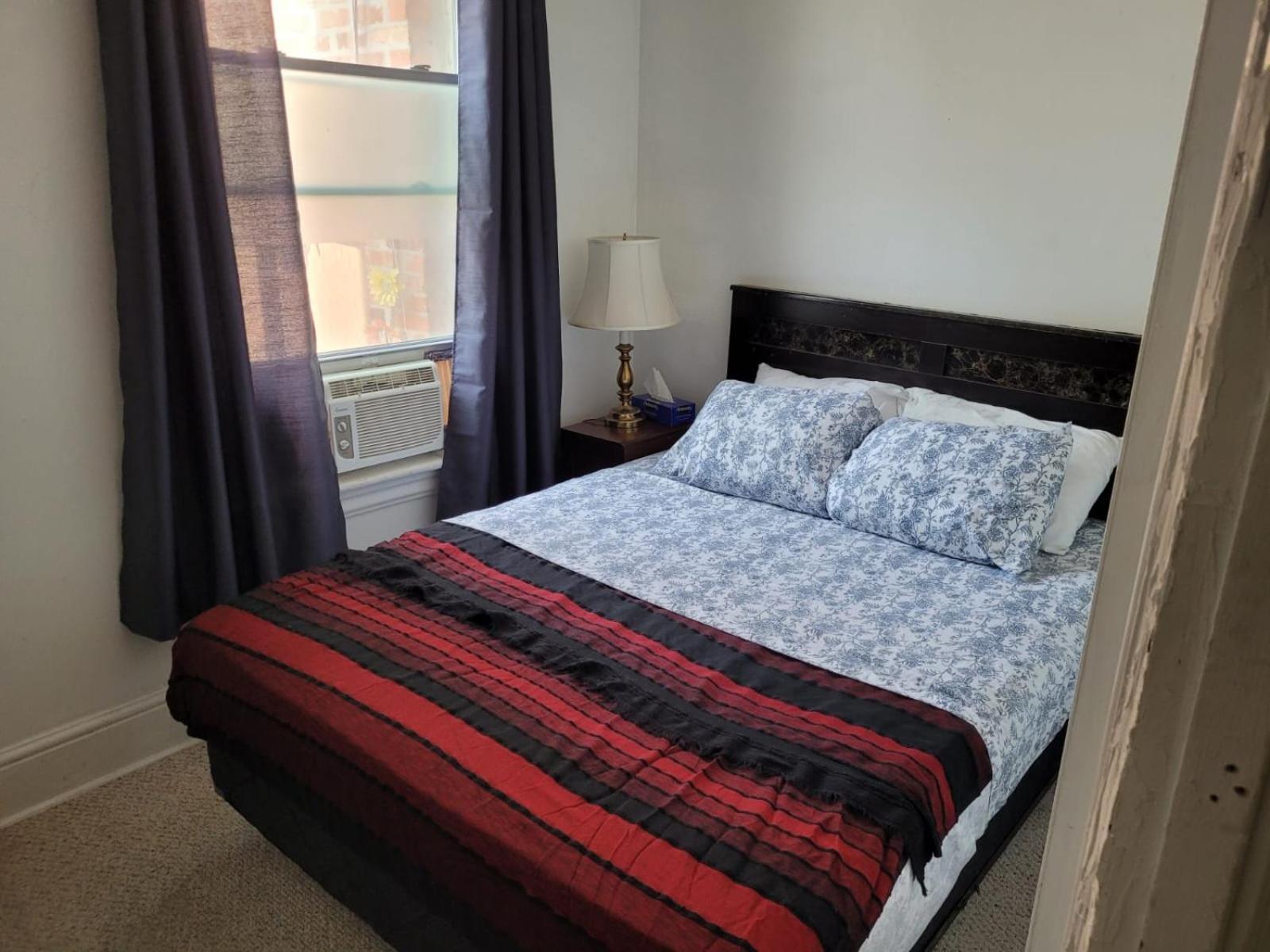 Cozy Downtown Two Bedrooms Free Parking Kingston Esterno foto